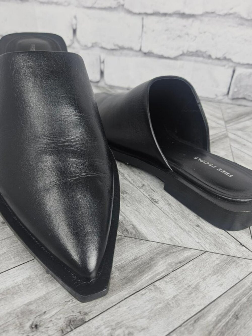 Free People Black Leather Mule Womens 9 Slides Slip-On Shoes Pointed Toe Boho